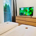 Flair Vorarlberg - Stilvolles Wohnen Nahe Bodensee & Alpen - Kueche, Balkon & Gratis Parkplatz
