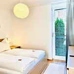 Flair Vorarlberg - Stilvolles Wohnen Nahe Bodensee & Alpen - Kueche, Balkon & Gratis Parkplatz 아파트