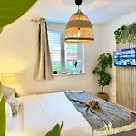 Flair Vorarlberg - Stilvolles Wohnen Nahe Bodensee & Alpen - Kueche, Balkon & Gratis Parkplatz 아파트