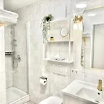Flair Vorarlberg - Stilvolles Wohnen Nahe Bodensee & Alpen - Kueche, Balkon & Gratis Parkplatz *
