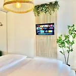 Flair Vorarlberg - Stilvolles Wohnen Nahe Bodensee & Alpen - Kueche, Balkon & Gratis Parkplatz 아파트