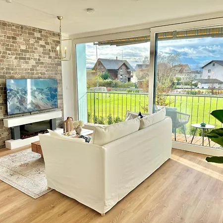 Flair Vorarlberg - Stilvolles Wohnen Nahe Bodensee & Alpen - Kueche, Balkon & Gratis Parkplatz