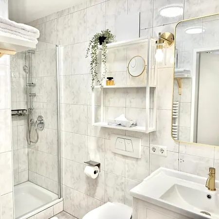 Flair Vorarlberg - Stilvolles Wohnen Nahe Bodensee & Alpen - Kueche, Balkon & Gratis Parkplatz *