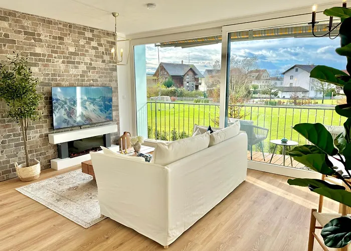 Flair Vorarlberg - Stilvolles Wohnen Nahe Bodensee & Alpen - Kueche, Balkon & Gratis Parkplatz