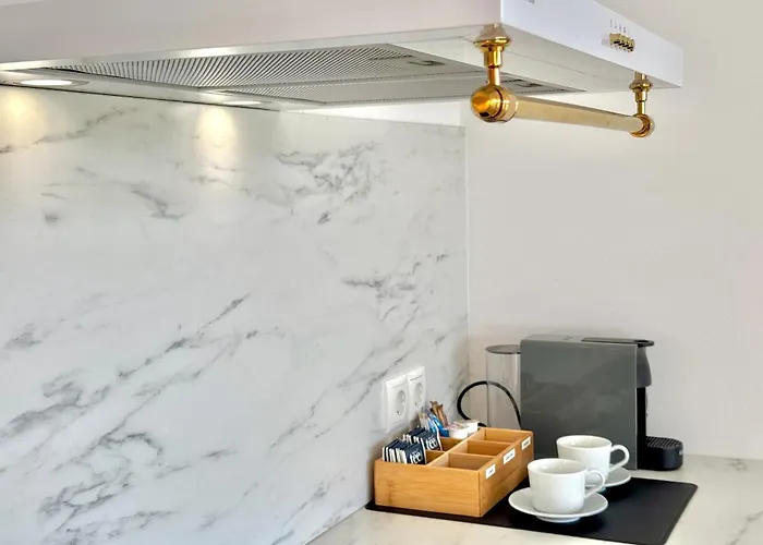 Flair Vorarlberg - Stilvolles Wohnen Nahe Bodensee & Alpen - Kueche, Balkon & Gratis Parkplatz